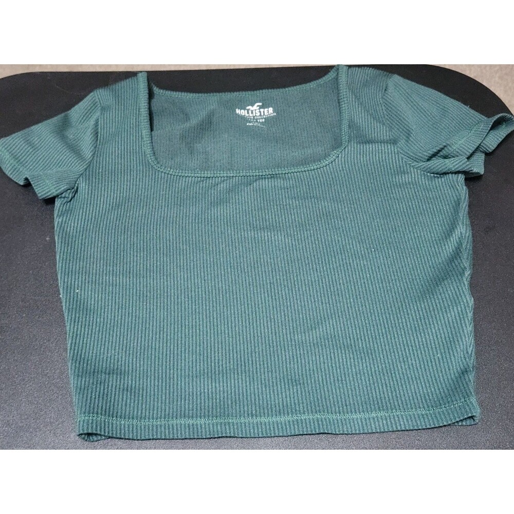 Hollister Green square ribbed neck, crop silhouette, Baby Tee. Size Small